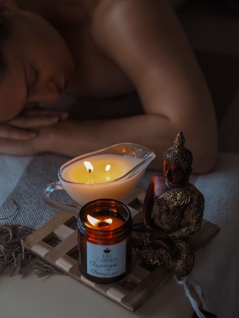 candle aromatherapy