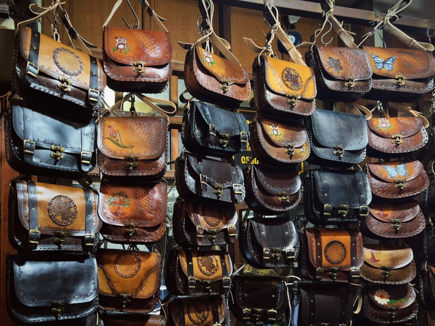 leather bag aging vintage
