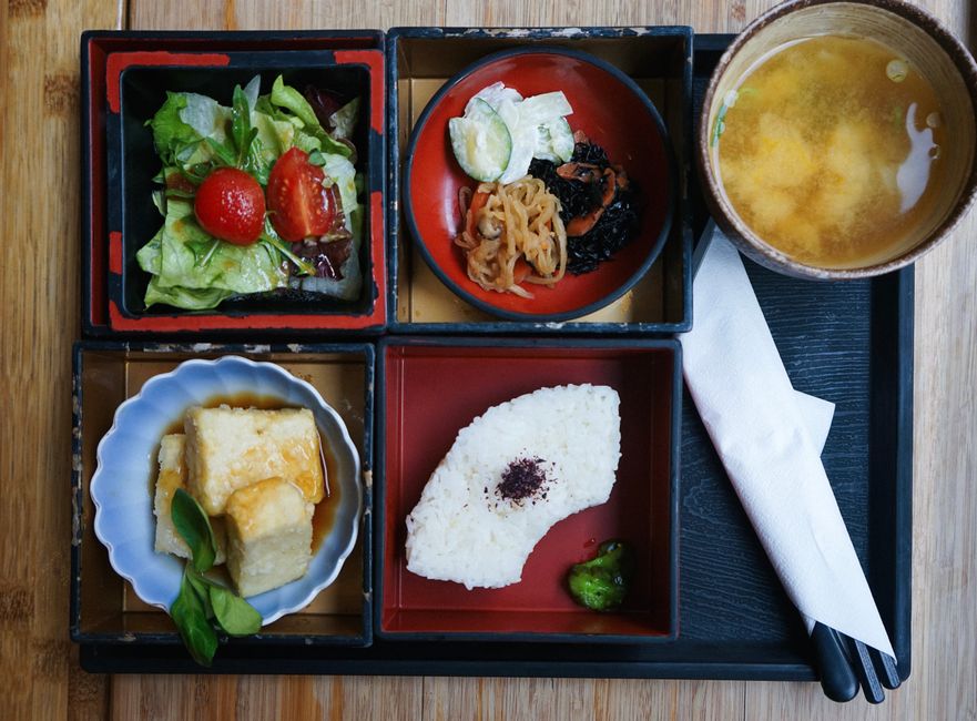 お弁当と一緒に楽しむ汁物ランチのすすめ
