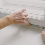 カーテンのサイズを測る様子