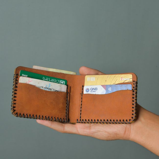 カードが入った開いた財布