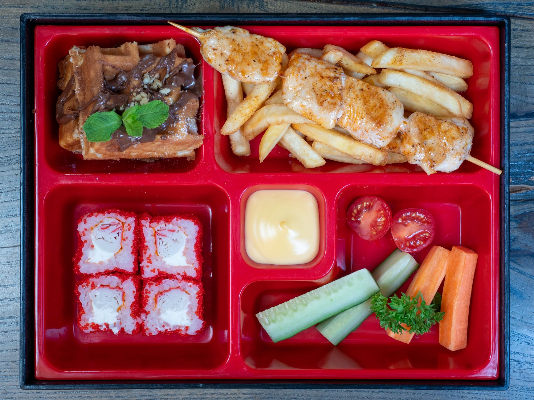 彩りよく詰められたお弁当