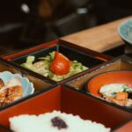 おかずを彩りよく詰めた弁当の詰め合わせ